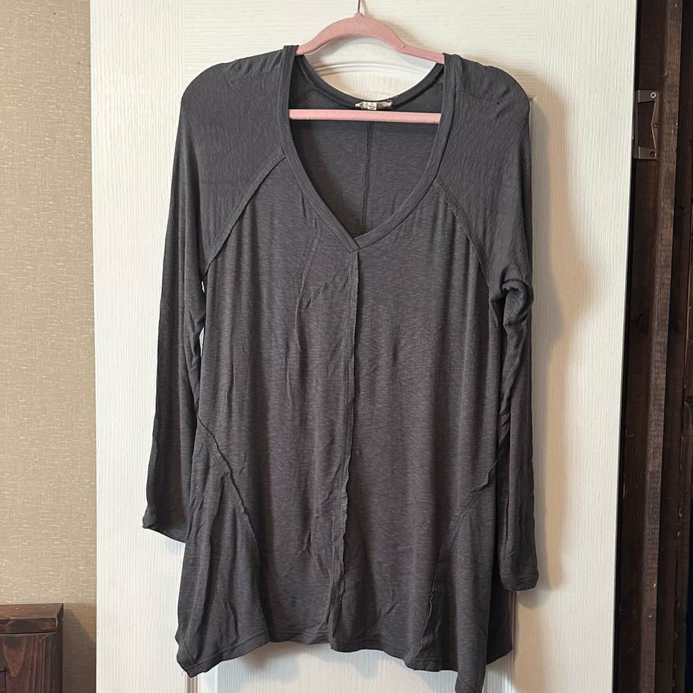 Easel Charcoal Long Sleeve V-Neck Top